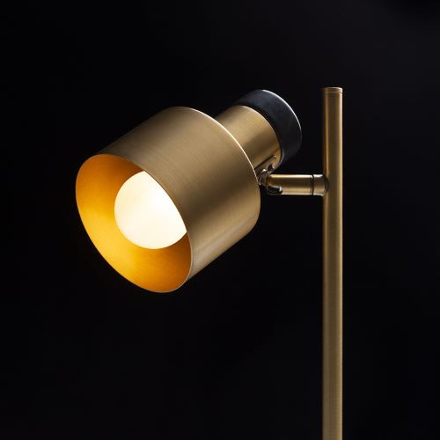 LED namizna svetilka